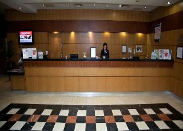 Leonardo Parnell Street