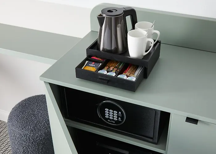 Leonardo Parnell Street