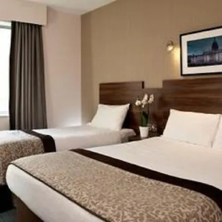 Leonardo Parnell Street