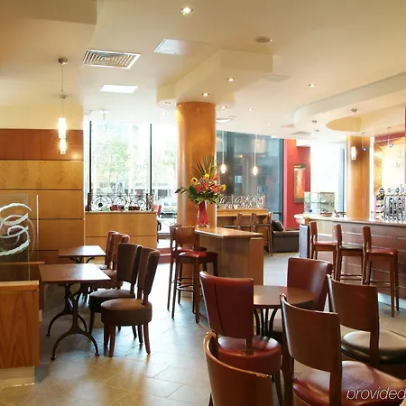 Leonardo Parnell Street