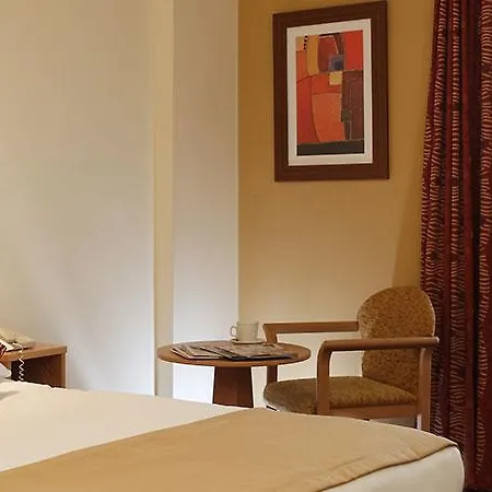 Hotel Leonardo Parnell Street 4*