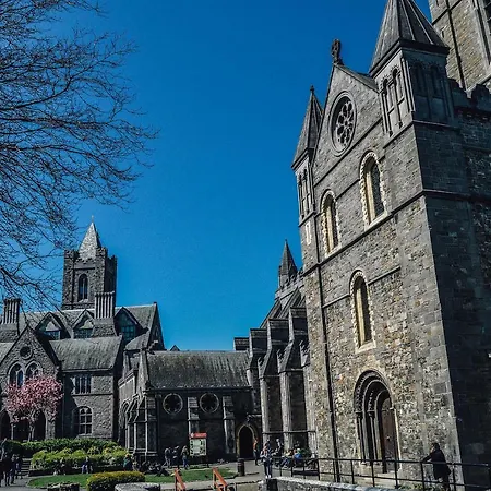 Leonardo Parnell Street