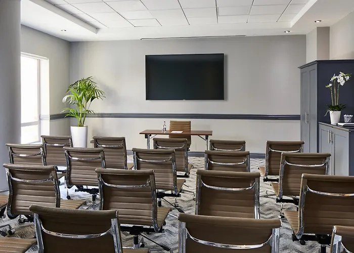 Leonardo Parnell Street