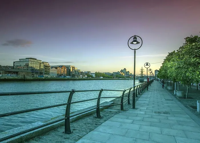 Отель Leonardo Parnell Street