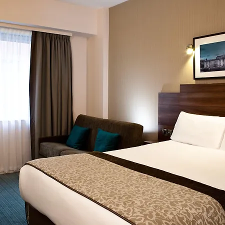 Leonardo Parnell Street Hotel 4*