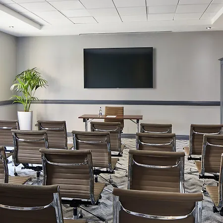 Leonardo Parnell Street