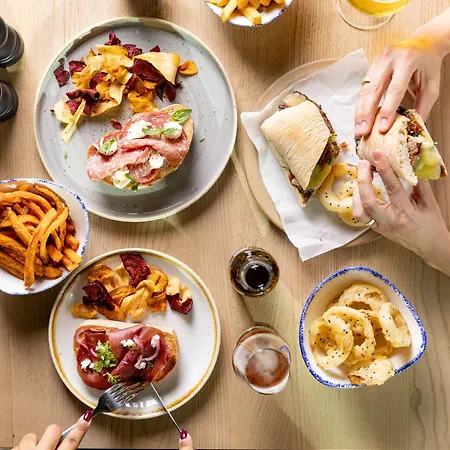 Leonardo Parnell Street Hotel 4*