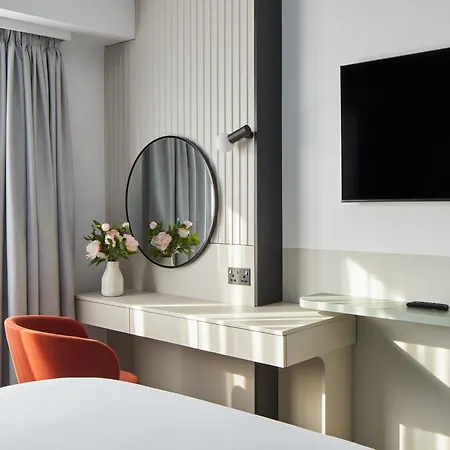 Leonardo Parnell Street 4*