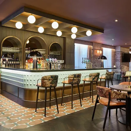 Leonardo Parnell Street Hotel 4*