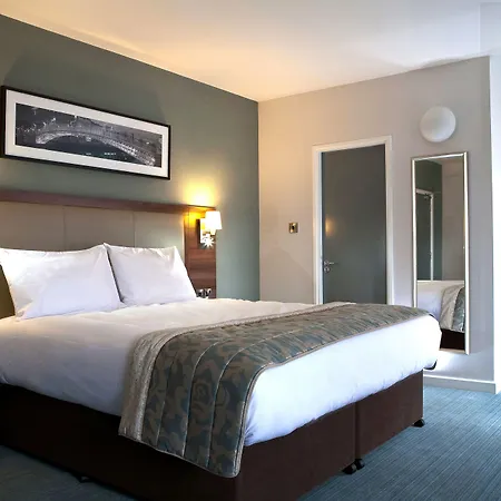 Leonardo Parnell Street 4*