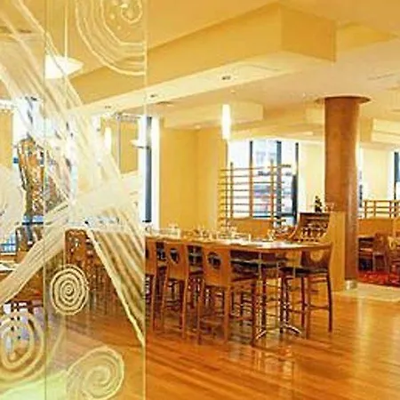 Leonardo Parnell Street