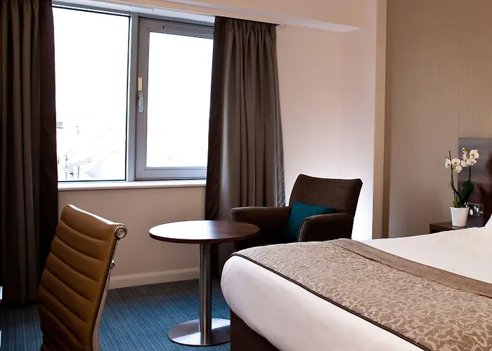 Hotel Leonardo Parnell Street 4*